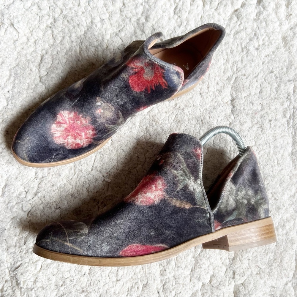 Ateliers: Velvet Women's floral Cut-Out Booties Size 38